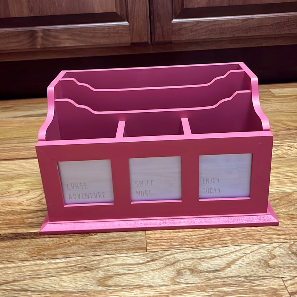 Desk organizer. Pink. Removable pic in front for personalization